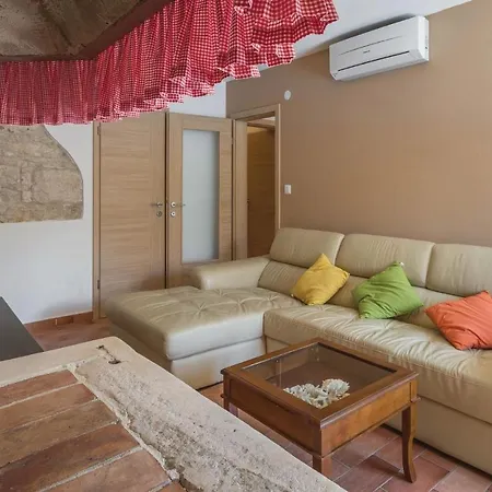 3 Bedroom Awesome Home In Orbanici *