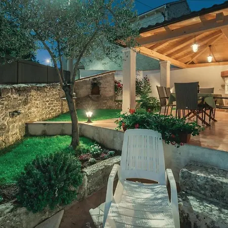 3 Bedroom Awesome Home In Orbanici * Orbanici