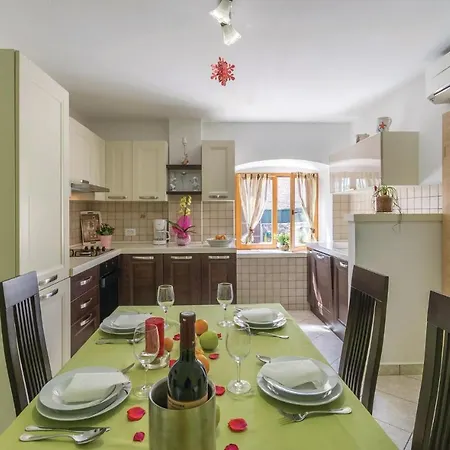 Holiday home 3 Bedroom Awesome Home In Orbanici Orbanici