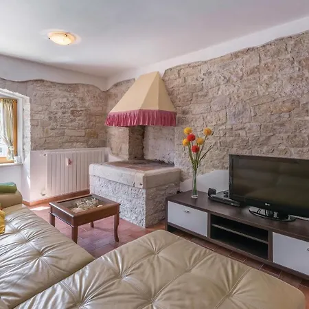Holiday home 3 Bedroom Awesome Home In Orbanici Orbanici