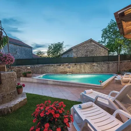 Holiday home 3 Bedroom Awesome Home In Orbanici