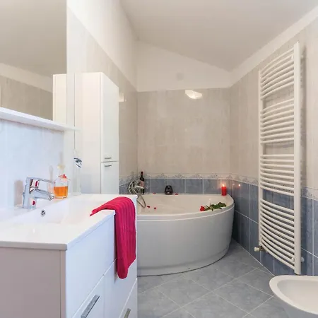 3 Bedroom Awesome Home In Orbanici Holiday home Orbanici
