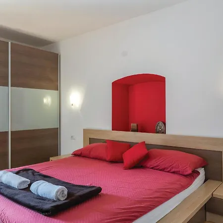 3 Bedroom Awesome Home In Orbanici Holiday home Orbanici