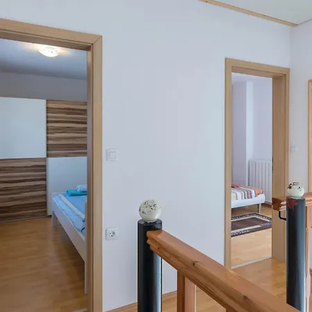 Holiday home 3 Bedroom Awesome Home In Orbanici *