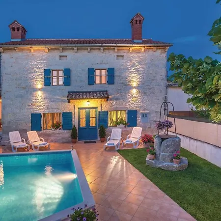 Holiday home 3 Bedroom Awesome Home In Orbanici Orbanici
